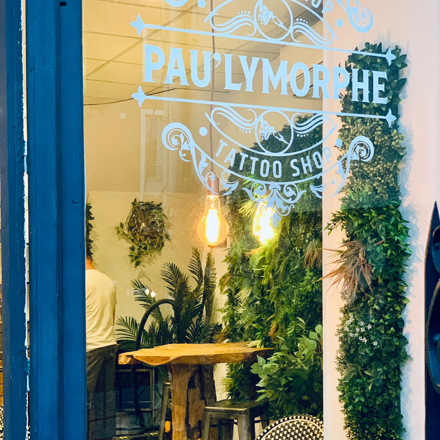 Identité Visuelle et Supports de Communication pour Paulymorphe : Un Concept Audacieux au Cœur de Pau
