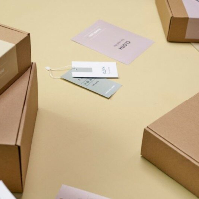 Etiquetas adhesivas: papel o vinilo, cómo elegir