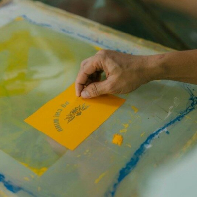 Flocado, serigrafía, bordado o DTF: ¿qué técnica textil?