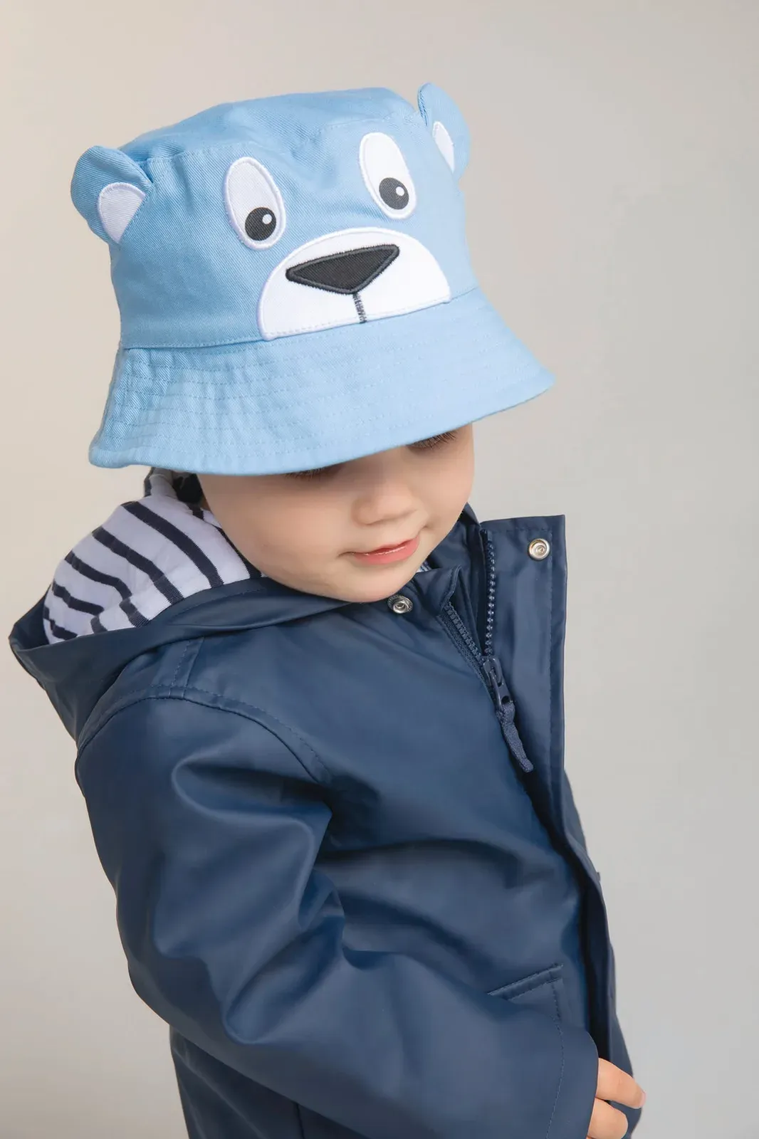 Gorro de bebé tipo bob con personaje