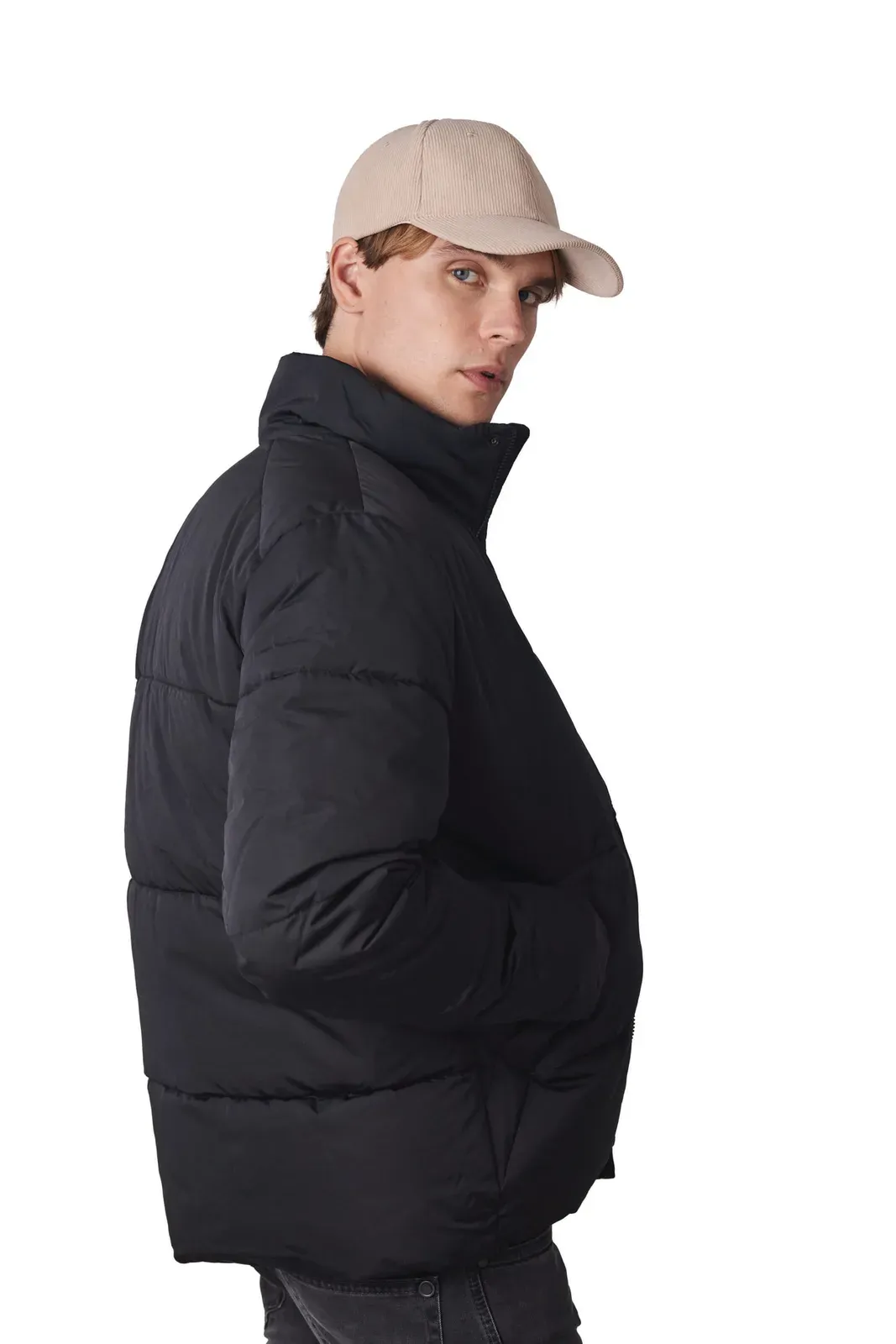 6-panel velvet cap