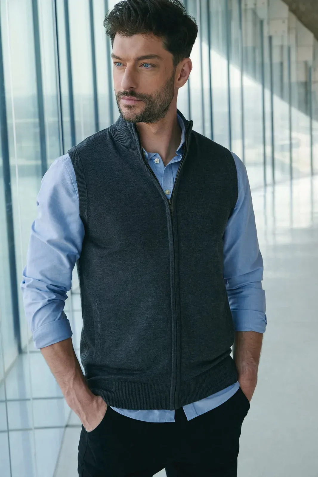 Men's sleeveless zip-up jumper