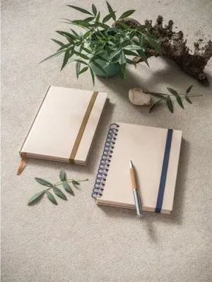 DICKINSON. Libreta A5 de tapa dura fabricada en papel de caña de azúcar (80% caña de azúcar), con hojas rayadas