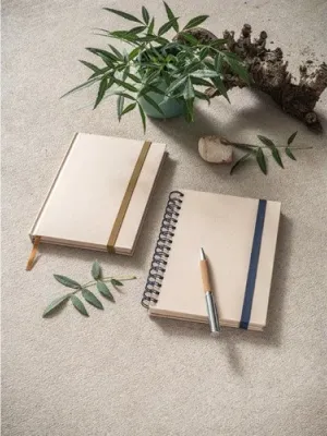PROUST. Libreta A5 de anillas, tapa dura, fabricada en papel de caña de azúcar (80% caña de azúcar), con páginas lisas