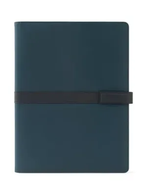 SANDERSON FOLDER. Carpeta A4 de PU (50% reciclada) con cierre magnético y bloc de notas con páginas rayadas
