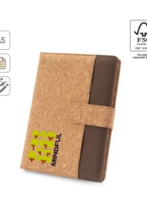 FIELDING. Carpeta A5 de corcho y poliéster reciclado (100% rPET) con bloc de notas extraíble