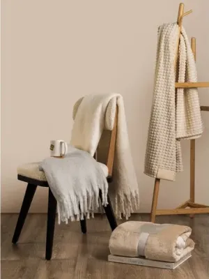 COMFY. Couverture en polyester recyclé (100% rPET) (300 g/m²), au toucher mohair