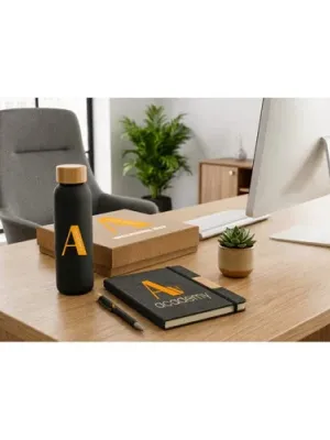 SCLIAR. Ensemble composé d'un stylo à bille, d'un bloc-notes et d'une bouteille, fabriqués à partir de PET recyclé, d'aluminium