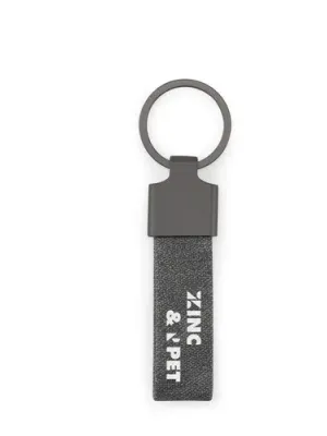 RAVEN. Porte-clés de forme rectangulaire en métal et pet recyclé (30% recyclé)