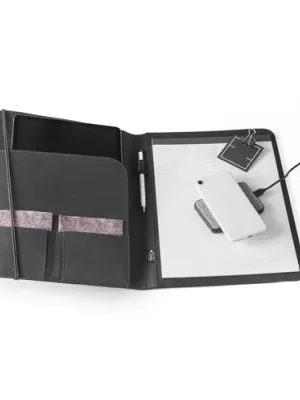 EMERGE FOLDER II. A4 folder in recycled polyester (100% rPET) 300D with elastic closure