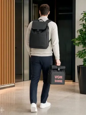 AZORES BAG. Mochila para portátil de PU (16"), con solapa que cubre todos los compartimentos