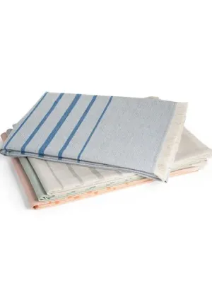 CAPLAN. Serviette multifonctionnelle (260 g/m²) composée de coton léger et résistant (90%) et de coton recyclé (10%)