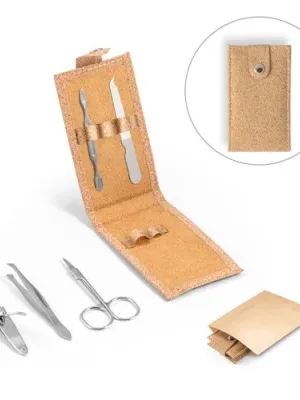 ZENA. Conjunto de manicura em aço inoxidável numa bolsa de cortiça