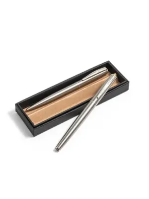 ELLA. Set de bolígrafo y roller con cuerpo de acero inoxidable (53% rSS) con clip