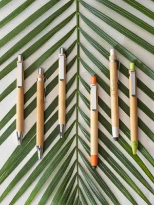 HERA. Stylo en bambou avec clip en métal