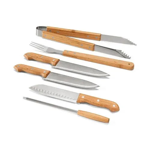 Produit KABSA. Ensemble d'ustensiles de barbecue dans une boîte en bambou Image