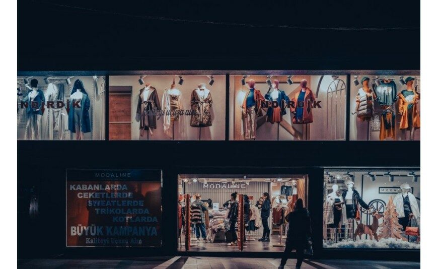 Habillage et signalétique de magasin : le guide commerçant