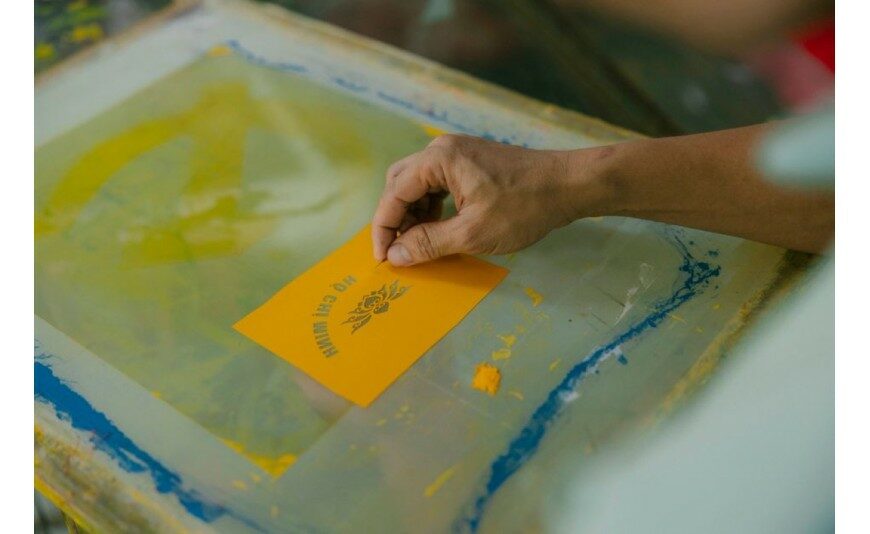 Flocage, sérigraphie, broderie ou DTF : quelle technique textile ?