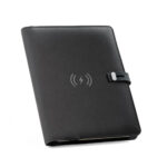 EMERGE A5 FOLDER. Porte documents A5 en 300D polyester recyclé (100% rPET) avec chargeur sans fil – Image 3