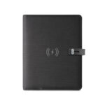 EMERGE A5 FOLDER. Porte documents A5 en 300D polyester recyclé (100% rPET) avec chargeur sans fil – Image 4