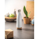 SOLBERG. Thermos 560mL en acier inox avec base en liège – Image 4