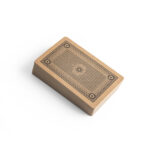 FISCHER. Jeu de 54 cartes classiques en papier kraft, fabriquée à partir de matériaux certifiés FSC™ et d'autres matériaux contrôlés – Image 3