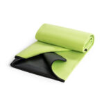 RILEY. Couverture pique-nique en polaire (180 g/m²) avec visière – Image 11